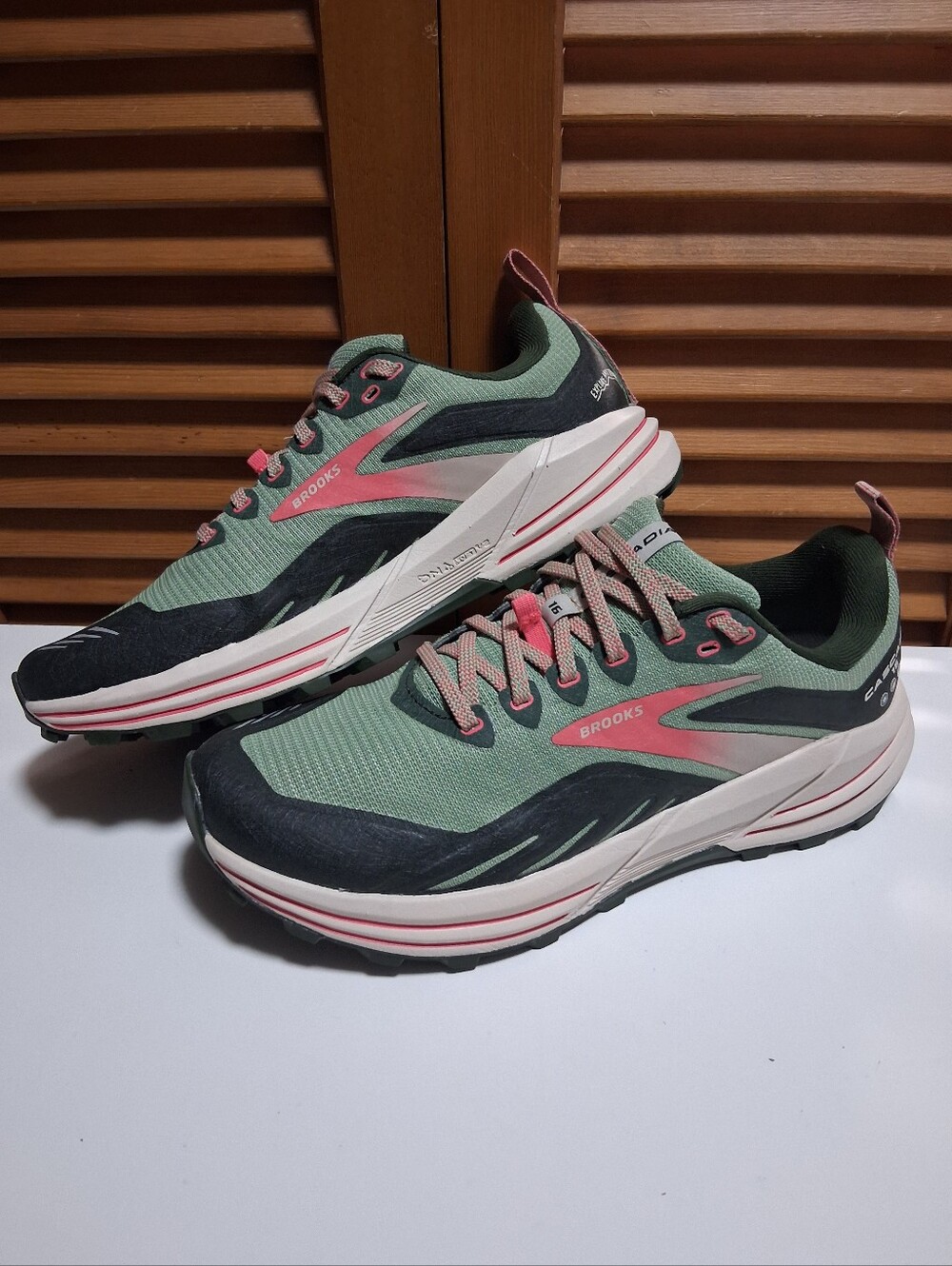 Brooks Cascadia 16 Basil/Duffel Bag/Coral Women's Running Shoe * Size: 9.5